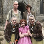 Kitanatroupe.jpg (758 KB) With John DeSantis, Jacqueline Robbins, Joyce Robbins and Kitana Turnbull.