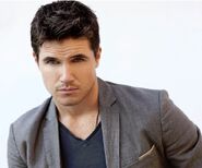 Robbieamell5