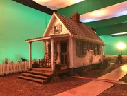 Hectorhome bts.jpg (1.1 MB) Netflix set.