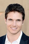 Robbieamell3.jpg (40 KB)