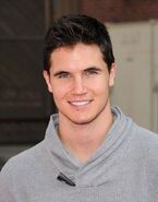 Robbieamell4