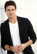 Robbieamell6