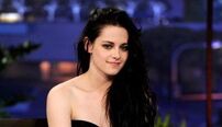 Kristen-stewart-looks-dark-smokey-on-the-tonight-show-with-jay