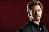 ImagesCAVUHDWO-chris hemsworth