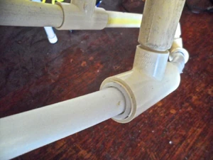 1/2" diam. PEX tubing is used for the hoop and is inserted through all 3/4" "T" pieces. Short 3/4" PEX tube pieces are inserted into the T's as sleeves which reduces the T diameter to 1/2" for a more snug fit. The 1/2" PEX tubing fits nicely inside the 3/4" PEX sleeve pieces as shown