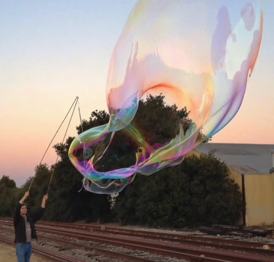 A free-floating (though short-lived) giant from this session. 1.5 grams guar/liter water.