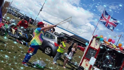 55c943d57215cf8a338b4567.jpg (156 KB) creating bubbles at our local carnival
