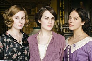 Downton-Abbey-L-R-Edith-Laura-Carmichael-Mary-Michelle-Dockery-Sybil-Jessica-Brown-Findlay-Crawley-DA.0583 resize