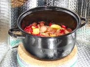 Fig. 20. Casserole de pommes de terre avec les saucisses et les poivrons (1.1 kg)