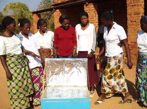 Solar box cooker demonstration in Congo-Katanga, Musonda, 11-15-17