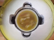 Le bouillon de poulet est prêt