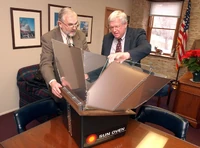 Munsen and Hastert.jpg (314 KB) Explaining a Sun Oven to US House Speaker Dennis Hastert
