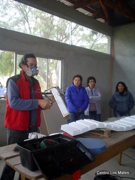 Cortando el poliestireno con una sierra caladora y un nicrom