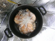 5) Cuisson de poulet dans le sachet de cuisson (couvercle enlevé)