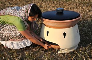 Eliodomestico Solar Still in use