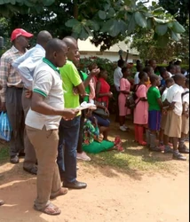 Green Day demo 2, 7-29-19.png (451 KB) An interested group follows the cooking demonstration.