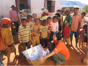 Niconet Tsukuba introduces solar cooking in Madagascar with the Sun Peace solar cooker