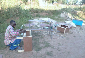 Solar box cooker construction Zimbabwe, Musonda, 11-15-17 copy