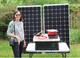Teresa Danley displaying the SunSpot cooking system, Photo credit: SunSpot