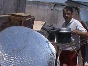 Horno solar Parabolico, se esta cocinando pollo a la Tlalpeña, alcanza una temperatura de 350 a 400*C