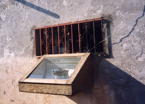 Solar wall ovens are suitable for houses in the temperate zones, Photo credit: Rosa Thorns