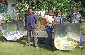 East Timor students with Girassol solar cookers