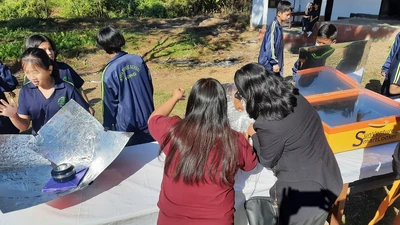 Bappu Deshmukh kids at workshop, 12-5-22.png (1.35 MB) The students enthusiastically participated in the construction process