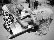 Cookit, putting pot inside.jpg (13 KB)