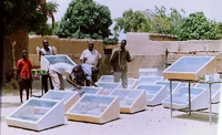 Forty solar cookers were distributed in an April 2007 project in the village of Nara in the west of Mali.