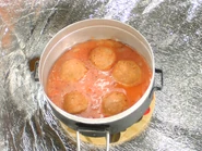 7) Boulettes de viande dans la sauce tomate 0,5 kg (réchauffées)