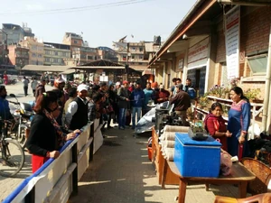 FoST demonstrates biomass briquette construction and the varied use for solar cookers. Photo credit: FoST