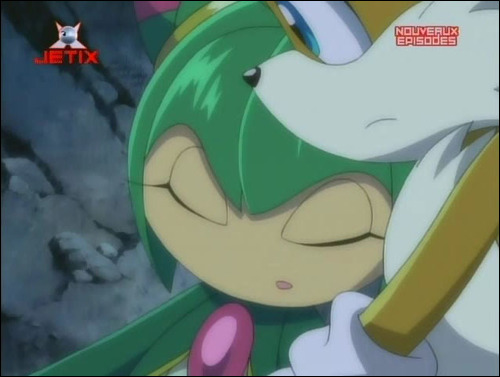 Cosmo hablando con Tails a bordo del Blue Typhoon