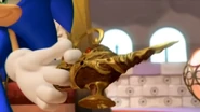 Sonic holding the Magic Lamp in his hand.