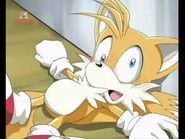 Tails derrotado y sonrojado