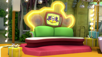 S1E41 Couch prize 1