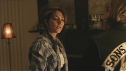 Gemma cleans up Wendy and Jax's house and speaks with Jax