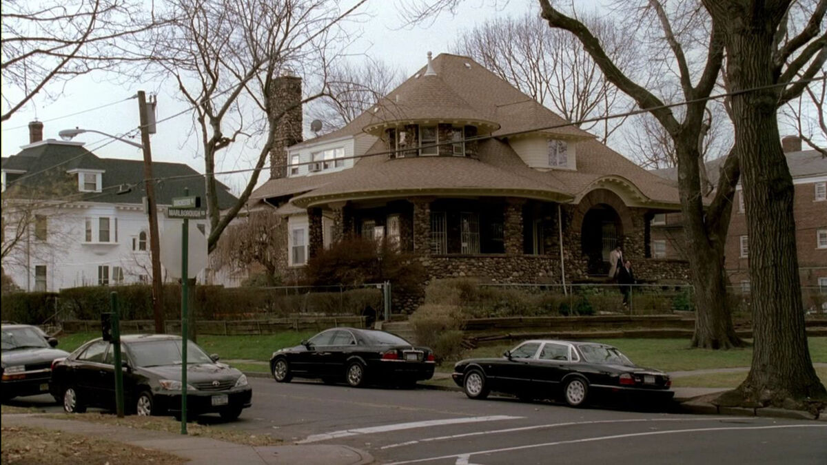 Soprano ул королева 8 фото Phil’s House The Sopranos Wiki Fandom