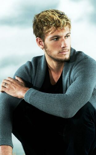 Alex-Pettyfer