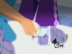 Totally Spies! S01E07 Sound Ideas, ELECTRICITY, SPARK - HIGH VOLTAGE SPARK, ELECTRICAL 10.png
