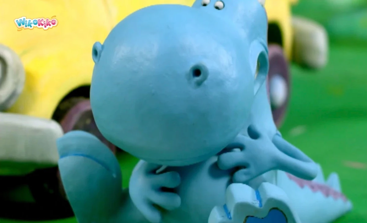 Sound Ideas, QUICA, PERCUSSION LOW HUNGRY STOMACH/'WHALE SOUNDS