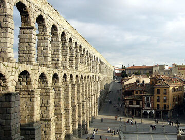 791px-AcueductoSegovia edit1.jpg