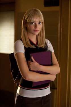 emma stone spiderman 2 graduation