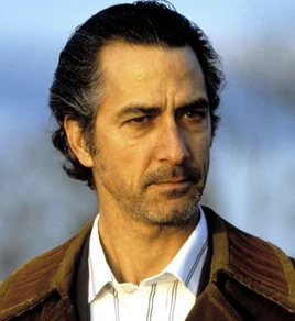 David Strathairn