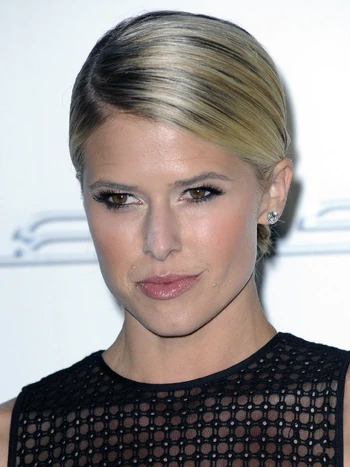 Sarah Wright Olsen | Spinning Out Wiki | Fandom