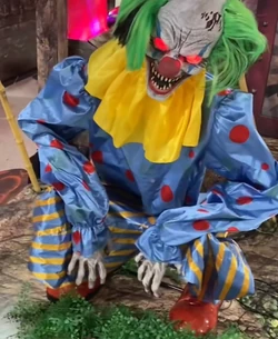 Crouching Clown (Blue) | Spirit Halloween Wikia | Fandom