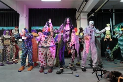 Crouching Clown (Blue) | Spirit Halloween Wikia | Fandom