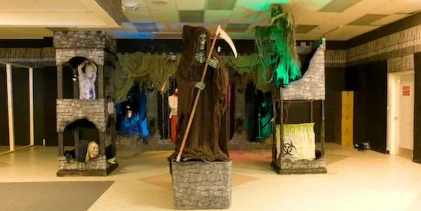 Dungeon of Horrors | Spirit Halloween Wikia | Fandom