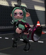 A player holding the Sploosh-o-matic 7