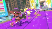An Inkling using the Splat Dualies.