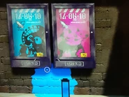 Zwei Plakate mit den Logo von TintactiX im Arowana-Center.